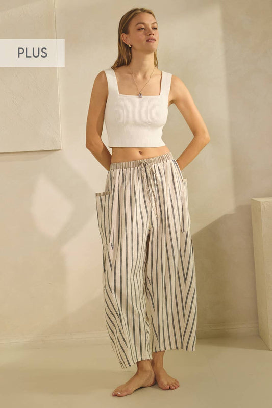 Plus Textured Cropped Pants