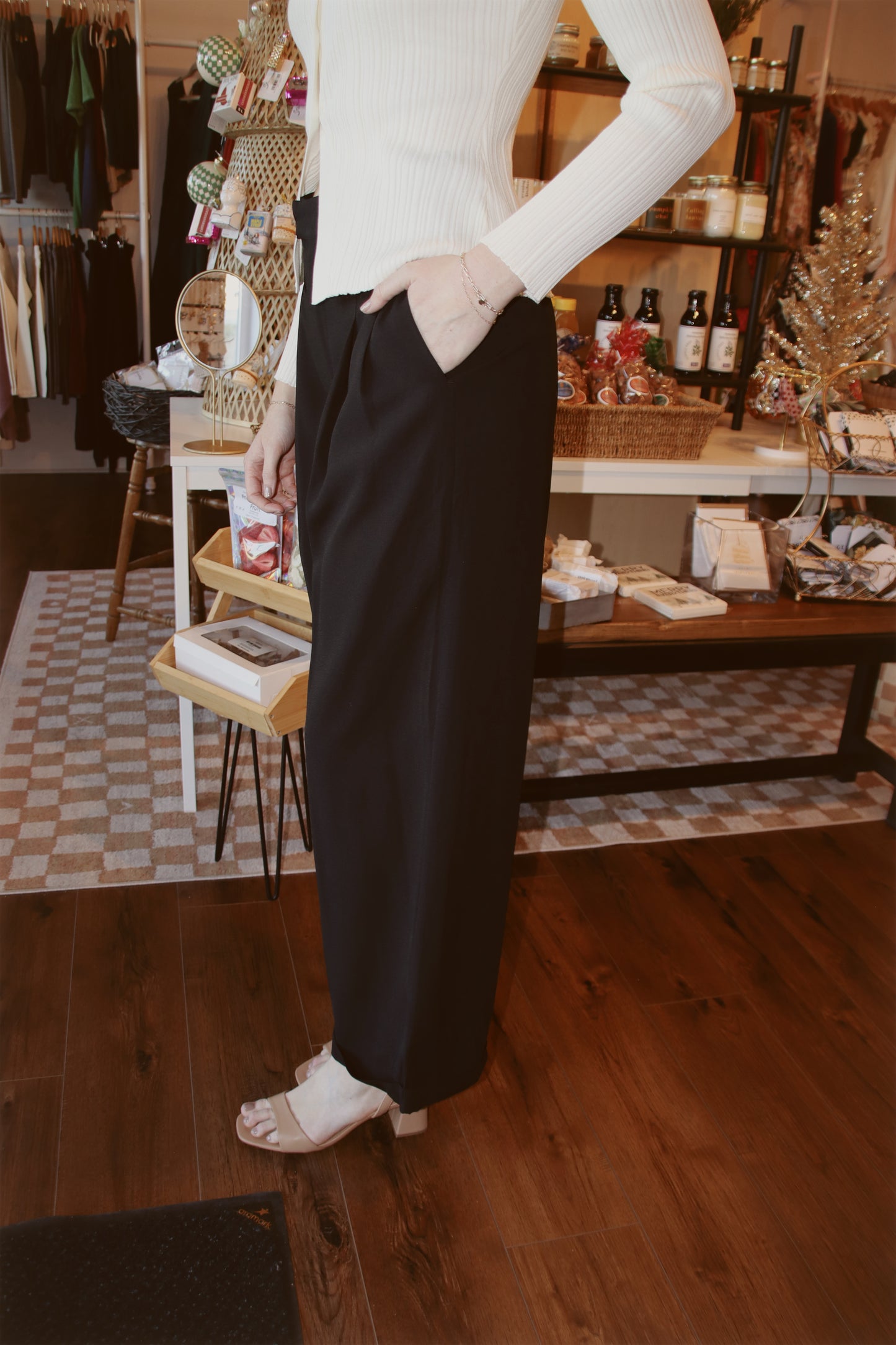 Everyday Pleated Wide-Leg Pant