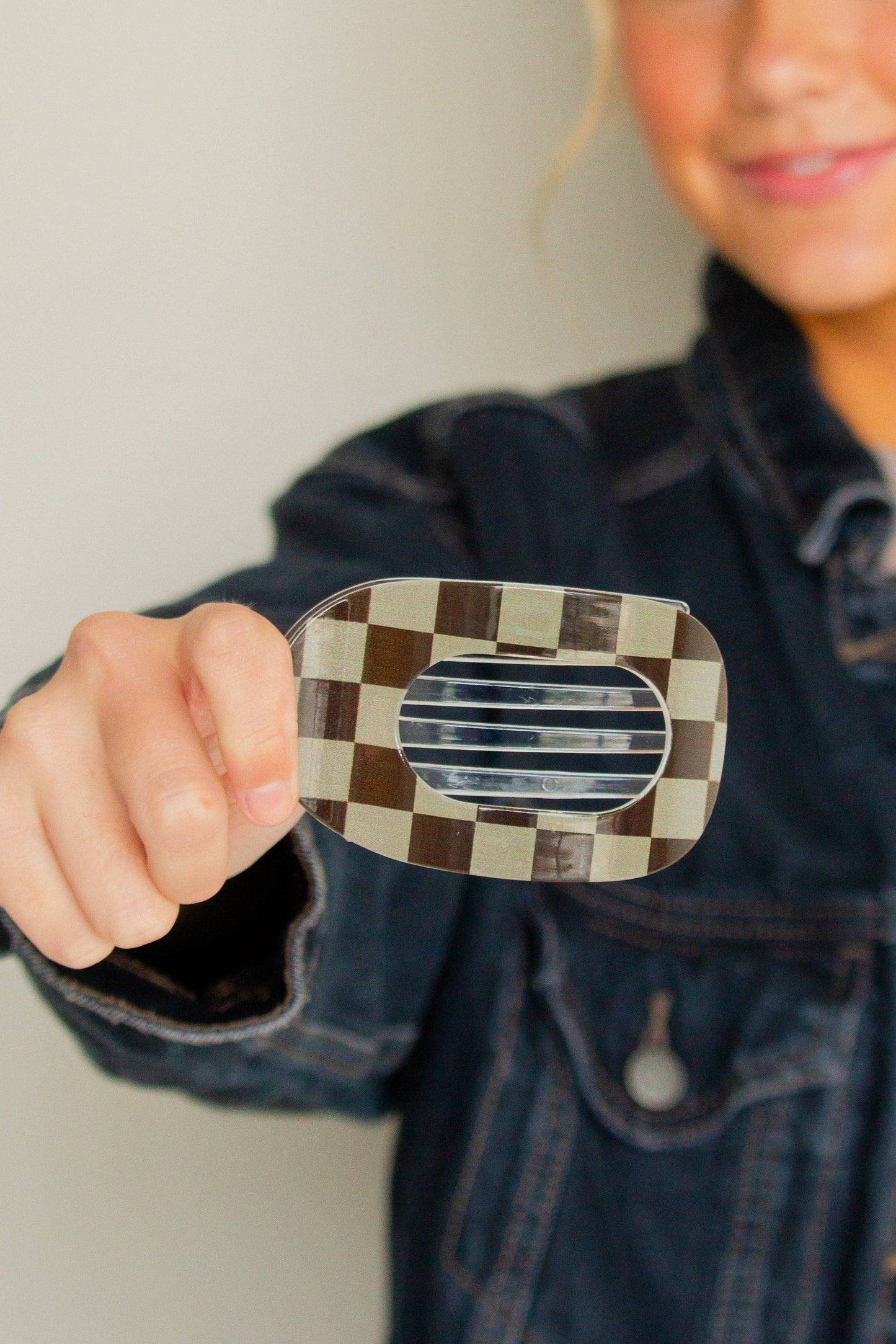 Checkered Circle Cutout Flat Claw Clip