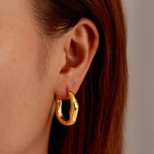 Golden Curve U-Huggie Hoops